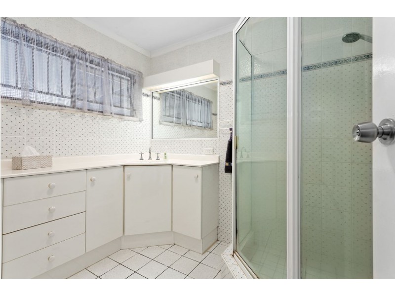 15 Rinavore Street, Ferny Grove QLD 4055