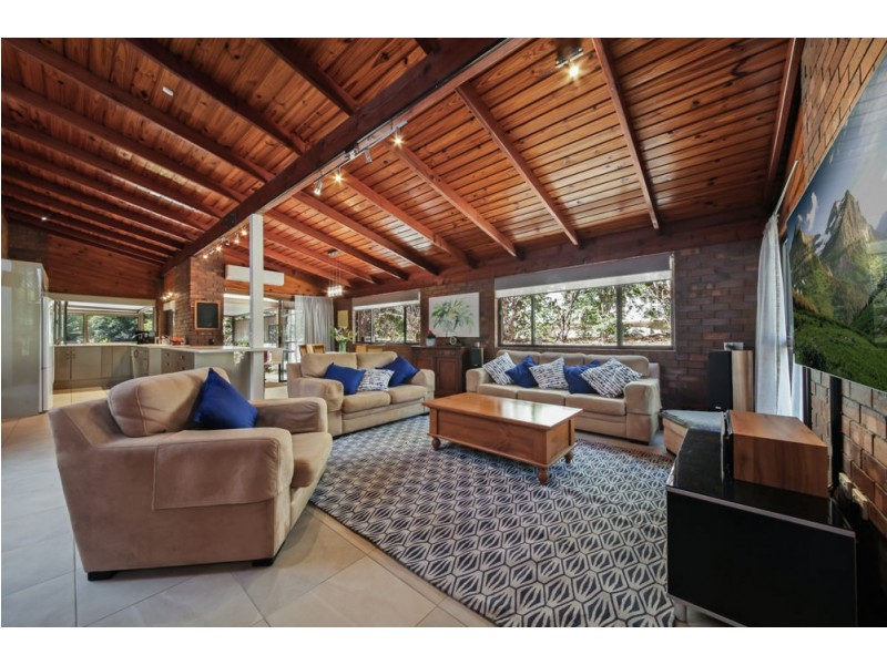 8 Lily Street, Everton Hills QLD 4053