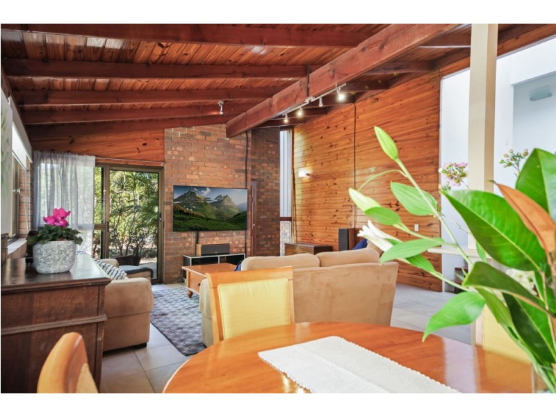 8 Lily Street, Everton Hills QLD 4053