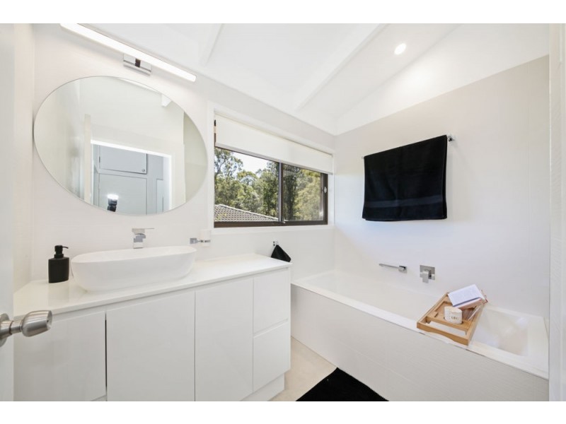 8 Lily Street, Everton Hills QLD 4053