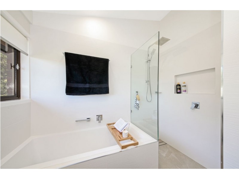 8 Lily Street, Everton Hills QLD 4053