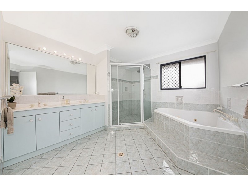 12 Snow Wood Drive, Eatons Hill QLD 4037