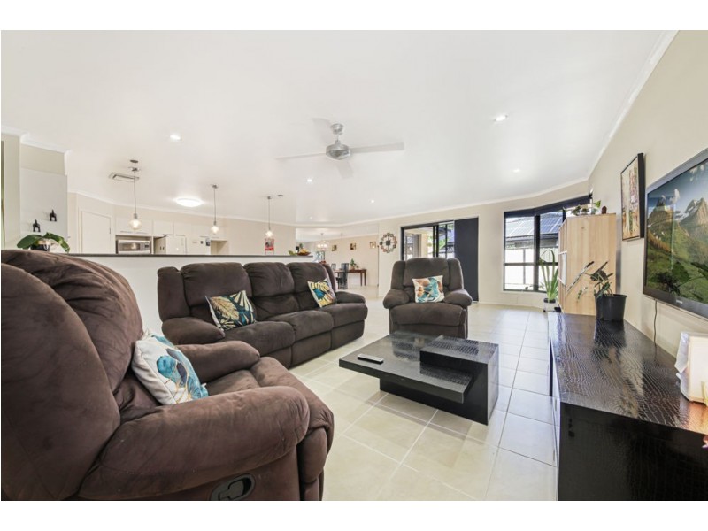 19 Franzin Drive, Cashmere QLD 4500