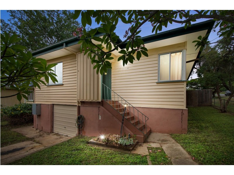 32 Brennan Street, Stafford QLD 4053