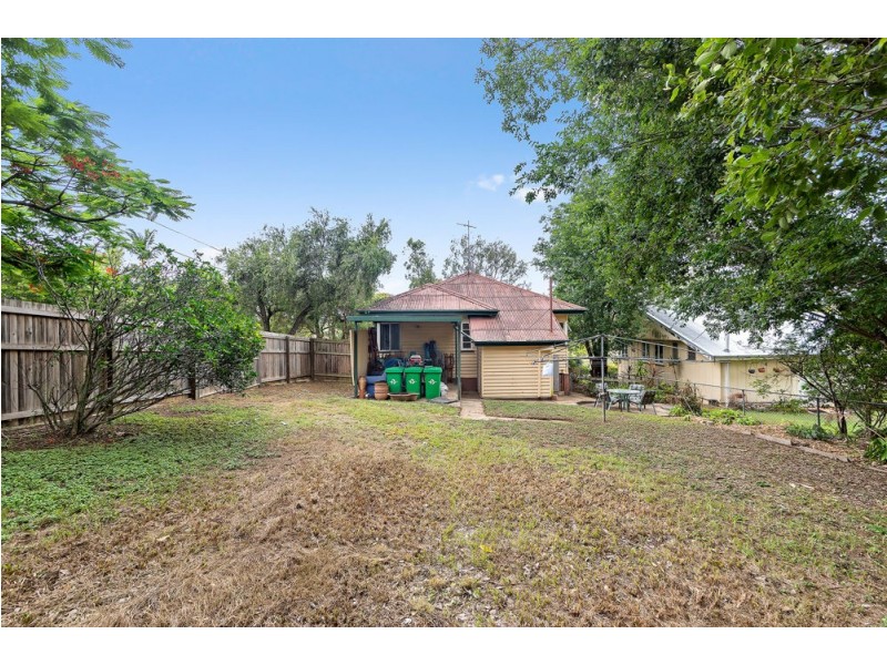 32 Brennan Street, Stafford QLD 4053