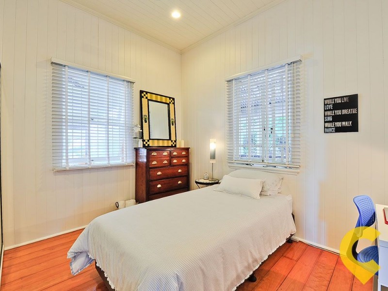 22 Lansdowne Street, Newmarket QLD 4051