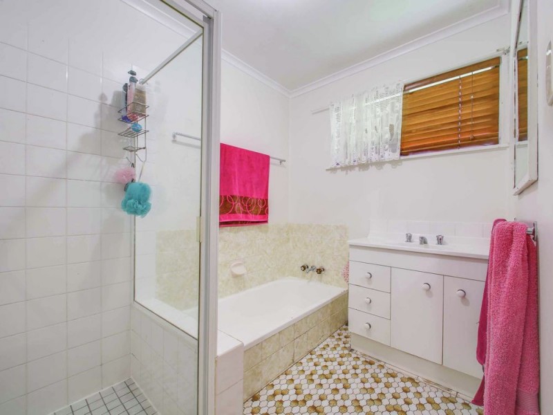 32 Cobbity Crescent, Arana Hills QLD 4054