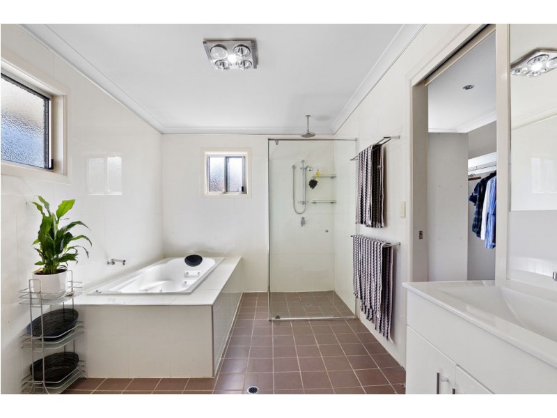 4 Onslow Street, Arana Hills QLD 4054