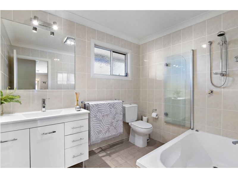 4 Onslow Street, Arana Hills QLD 4054