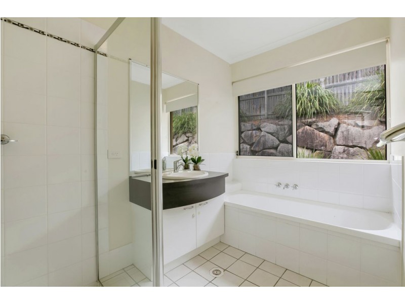 8 Prospect Place, Upper Kedron QLD 4055