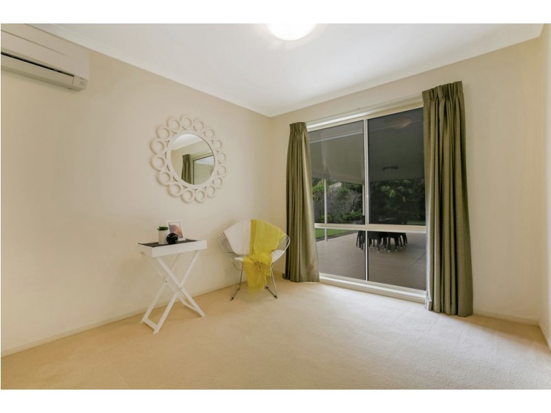 8 Prospect Place, Upper Kedron QLD 4055