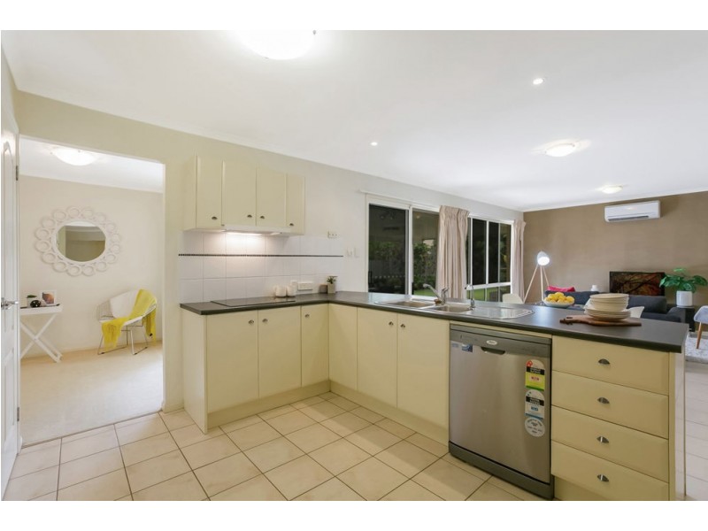 8 Prospect Place, Upper Kedron QLD 4055