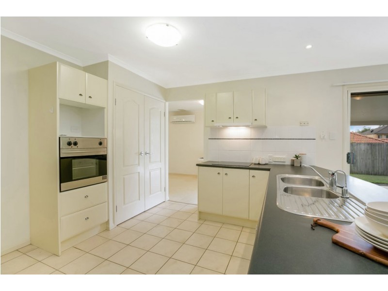 8 Prospect Place, Upper Kedron QLD 4055