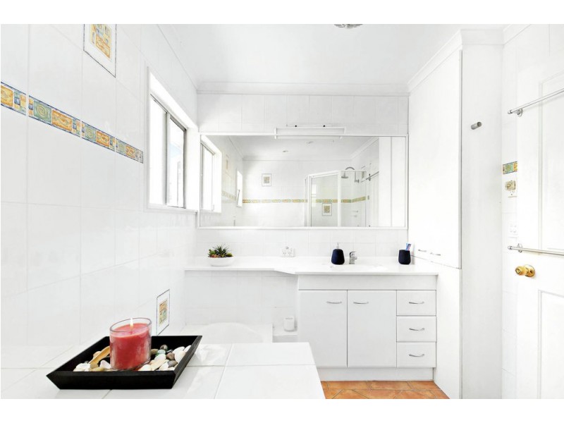 2 Keperra Court, Arana Hills QLD 4054