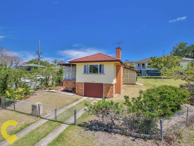 102 Minto Crescent, Arana Hills QLD 4054