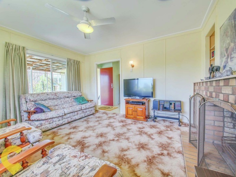 102 Minto Crescent, Arana Hills QLD 4054
