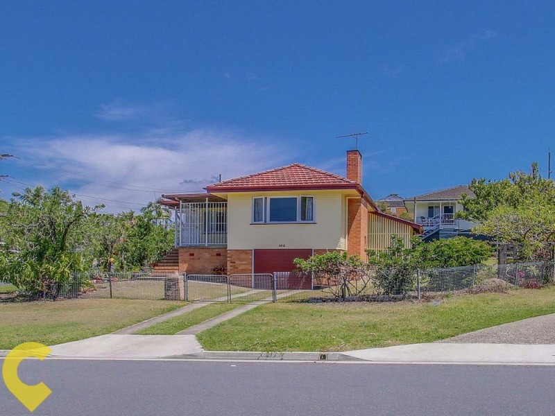 102 Minto Crescent, Arana Hills QLD 4054