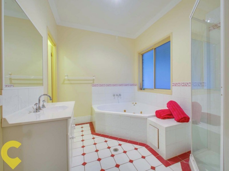 92 Kays Road, The Gap QLD 4061