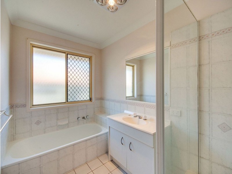 66 Hillenvale Avenue, Arana Hills QLD 4054