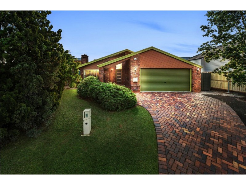 8 Octave Court, Bridgeman Downs QLD 4035