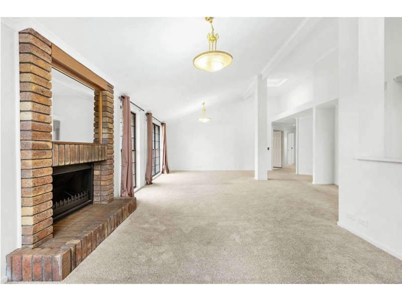 8 Octave Court, Bridgeman Downs QLD 4035