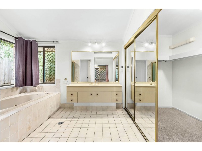 8 Octave Court, Bridgeman Downs QLD 4035