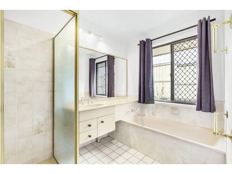 8 Octave Court, Bridgeman Downs QLD 4035