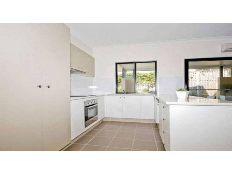 8/3 Swordgrass Court, Kallangur QLD 4503