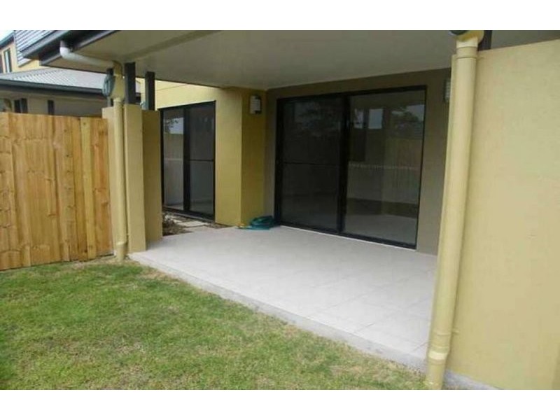8/3 Swordgrass Court, Kallangur QLD 4503