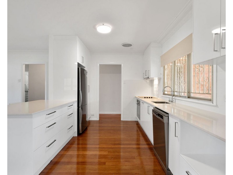 8 Lupton Street, Chermside West QLD 4032