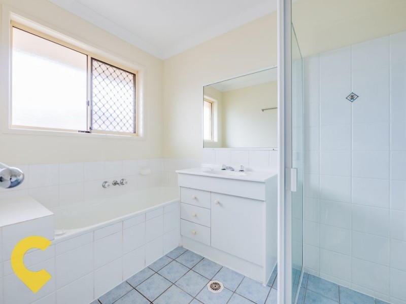 32 Reginald Avenue, Arana Hills QLD 4054