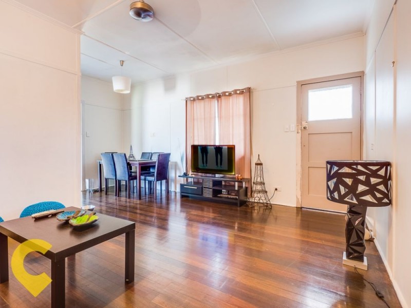 17 Donald Street, Woody Point QLD 4019