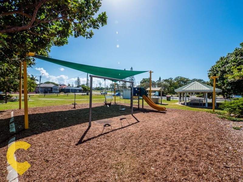 17 Donald Street, Woody Point QLD 4019
