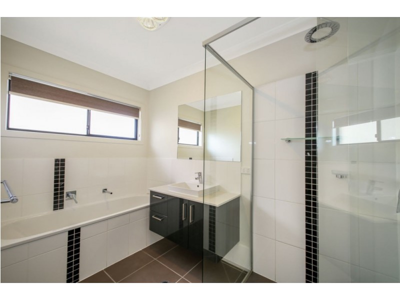 28 MacDonald Place, Carseldine QLD 4034