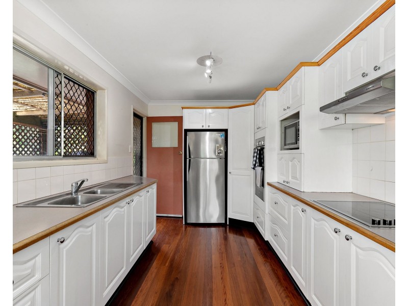 1 Arran Court, Strathpine QLD 4500