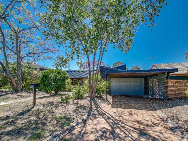 8 Dimboola Street, Bridgeman Downs QLD 4035