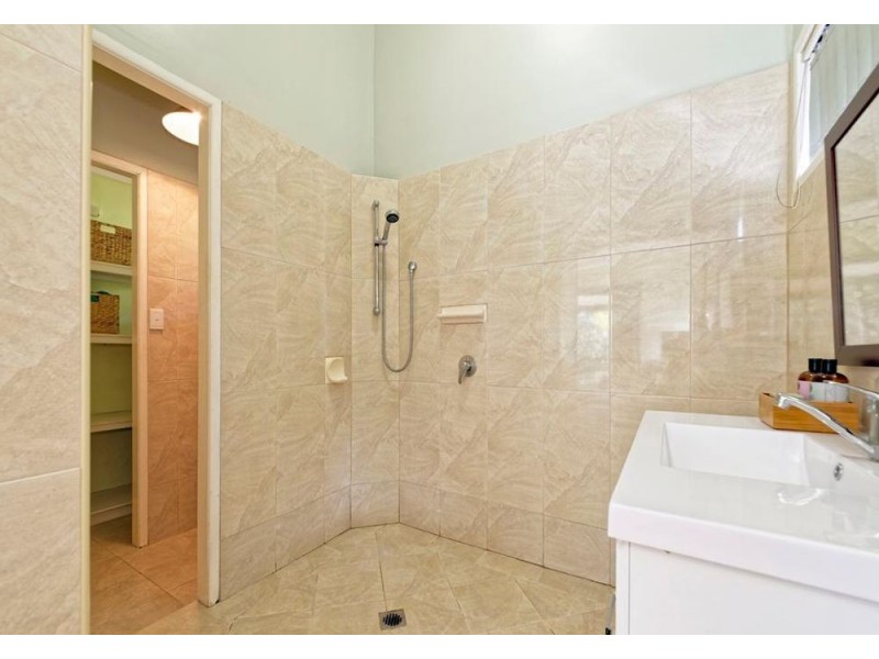 8 Dimboola Street, Bridgeman Downs QLD 4035