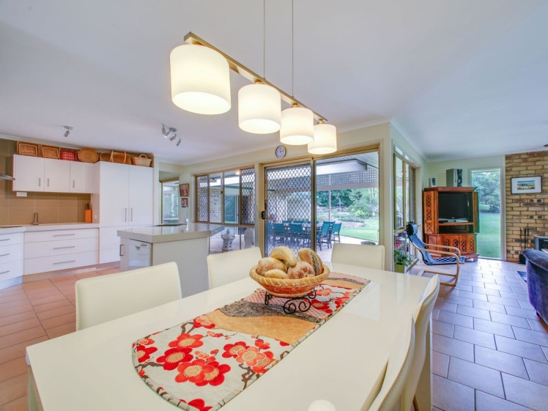 3 Manchester Court, Eatons Hill QLD 4037