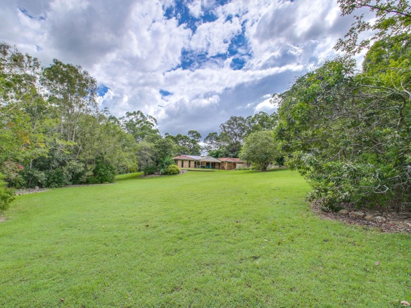 3 Manchester Court, Eatons Hill QLD 4037