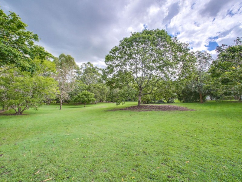 3 Manchester Court, Eatons Hill QLD 4037