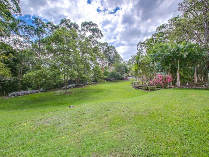 3 Manchester Court, Eatons Hill QLD 4037