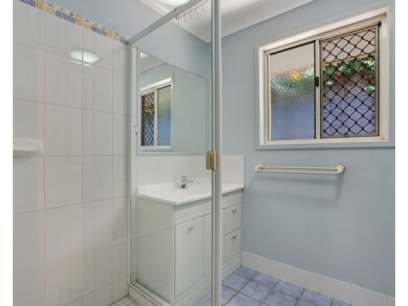 4 Leanne Close, Mcdowall QLD 4053