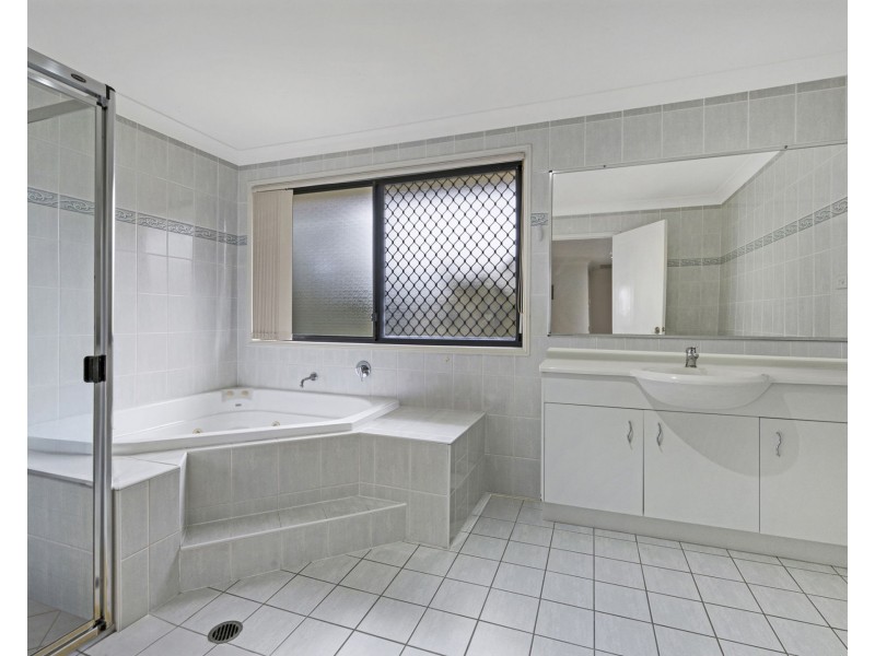 1 Taun Court, Albany Creek QLD 4035