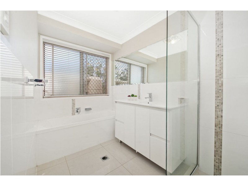 20 Myrtle Crescent, Bridgeman Downs QLD 4035