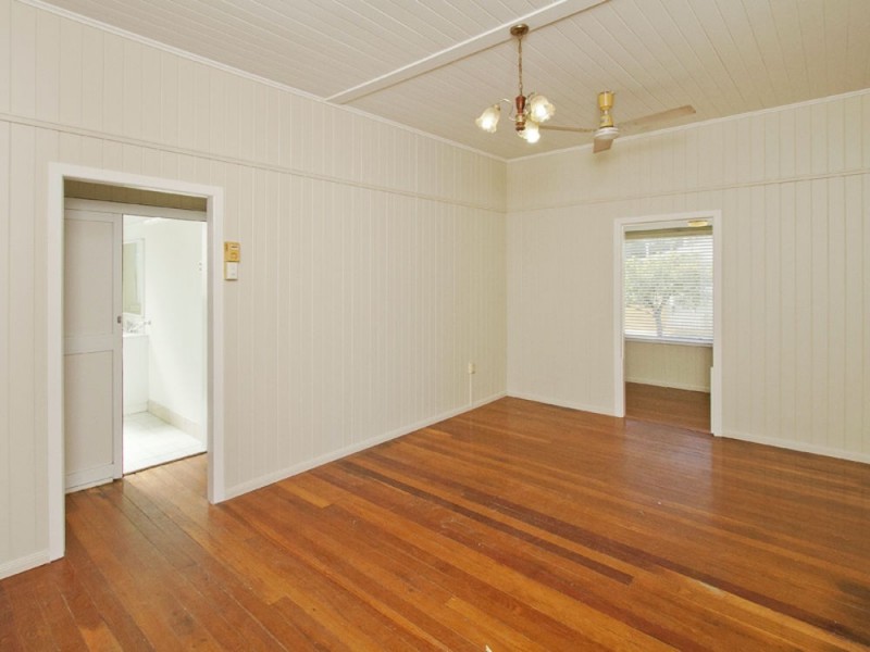 226 Brighton Road, Sandgate QLD 4017