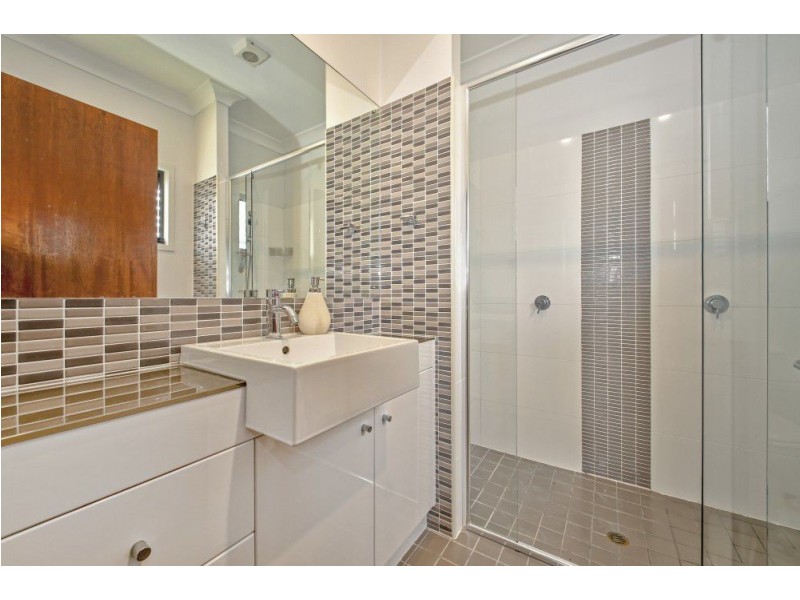 39 Curwen Terrace, Chermside QLD 4032