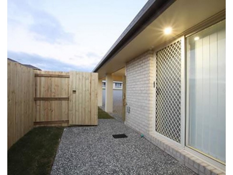 2/10 Homeland Crescent, Warner QLD 4500