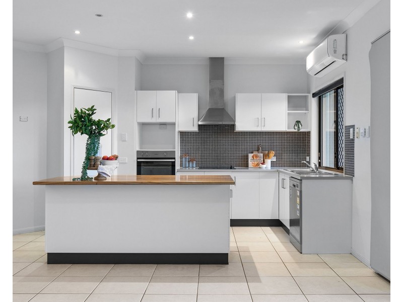 3 Valencia Court, Eatons Hill QLD 4037