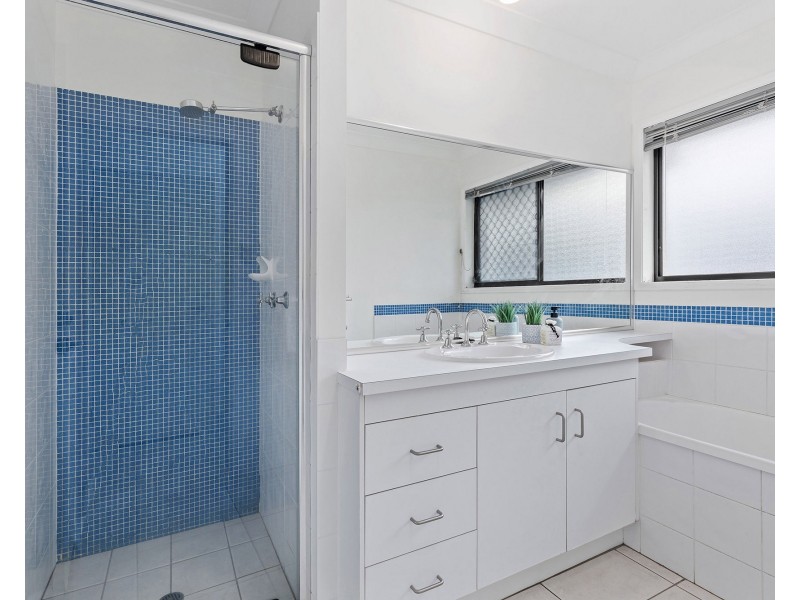 3 Valencia Court, Eatons Hill QLD 4037