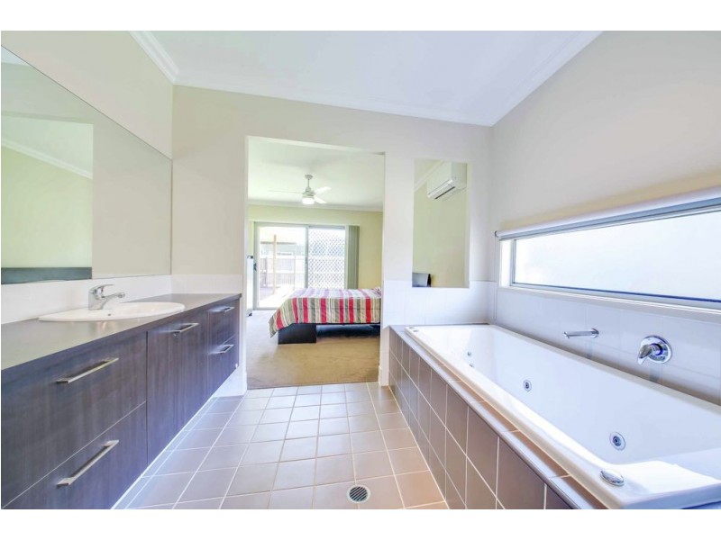 56 Swan Parade, Warner QLD 4500